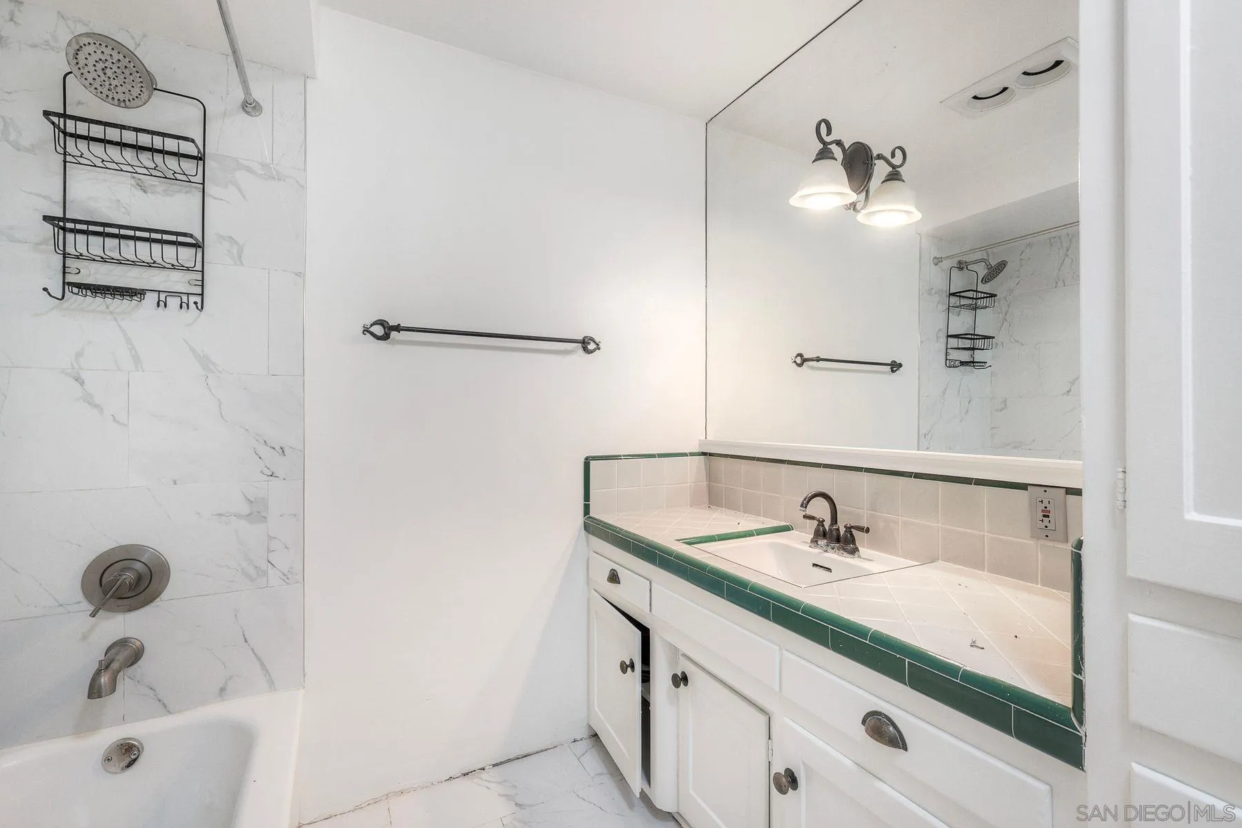 4643 Narragansett Ave