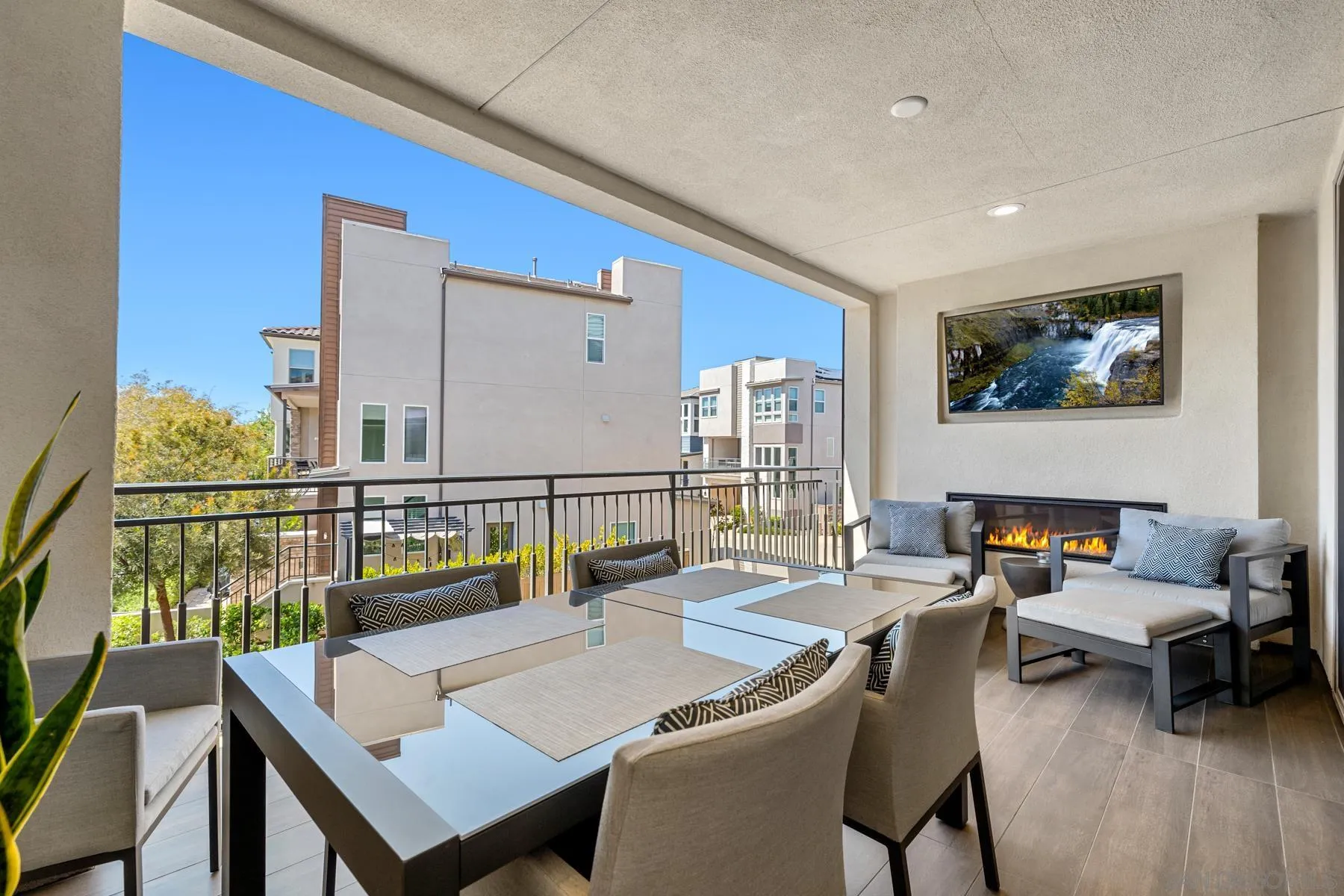 16240 Camden Cir