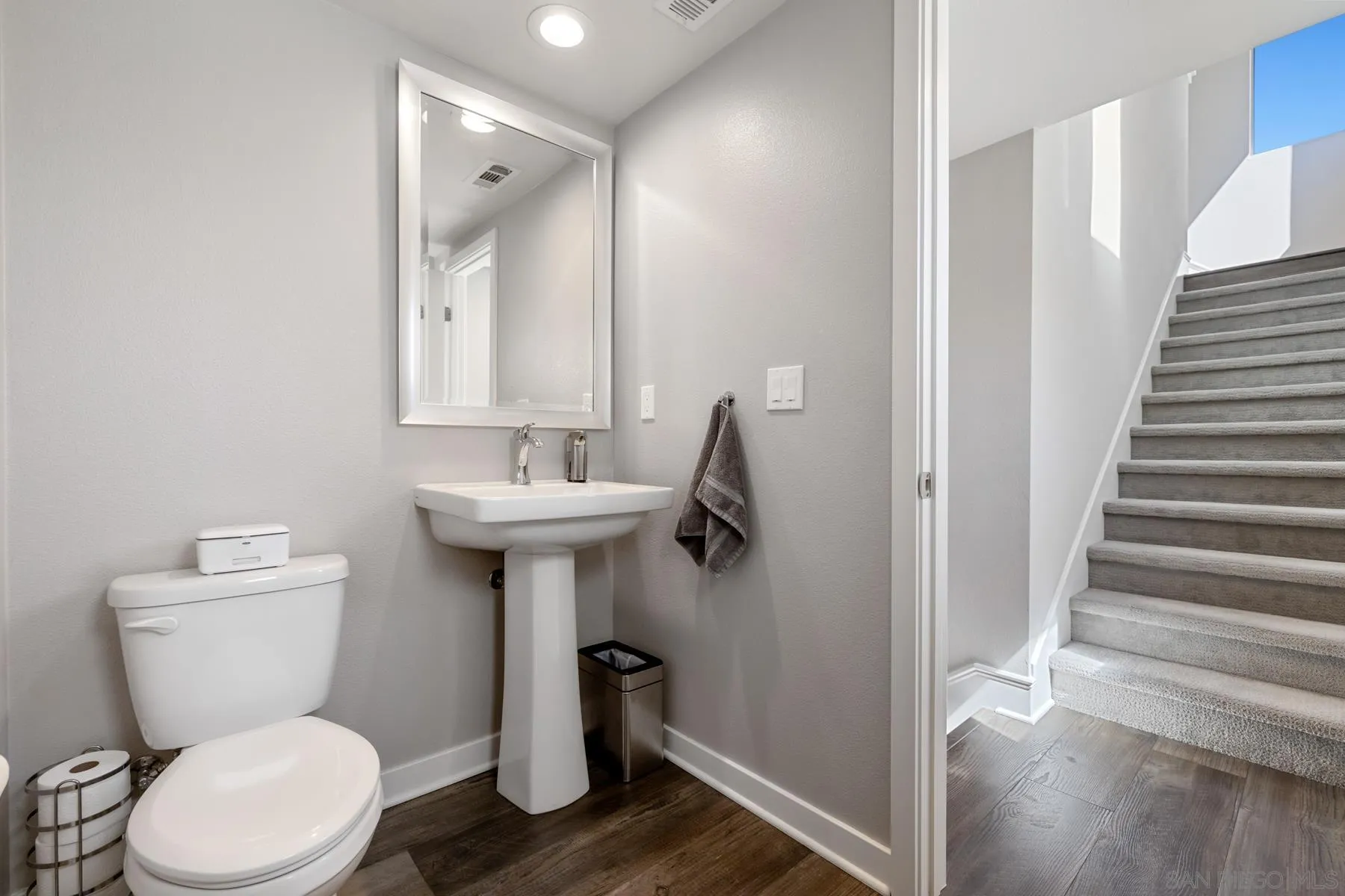 16240 Camden Cir