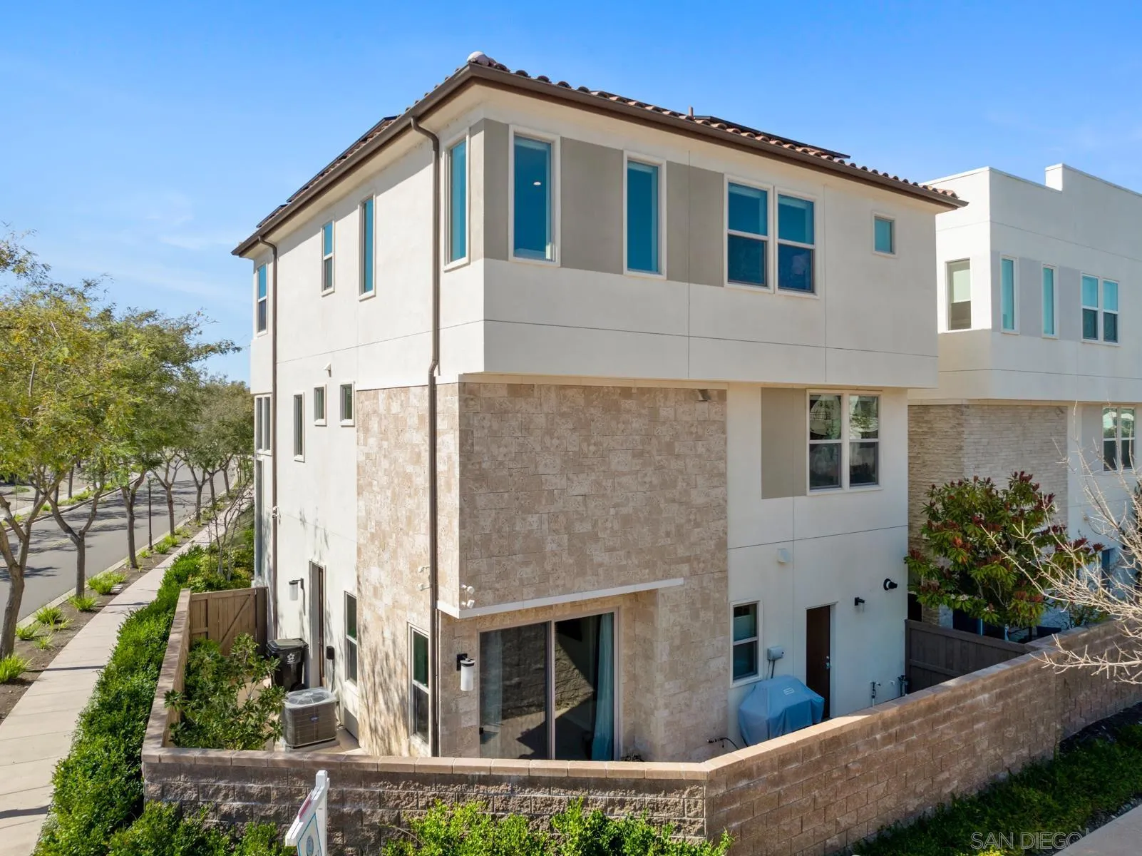16240 Camden Cir