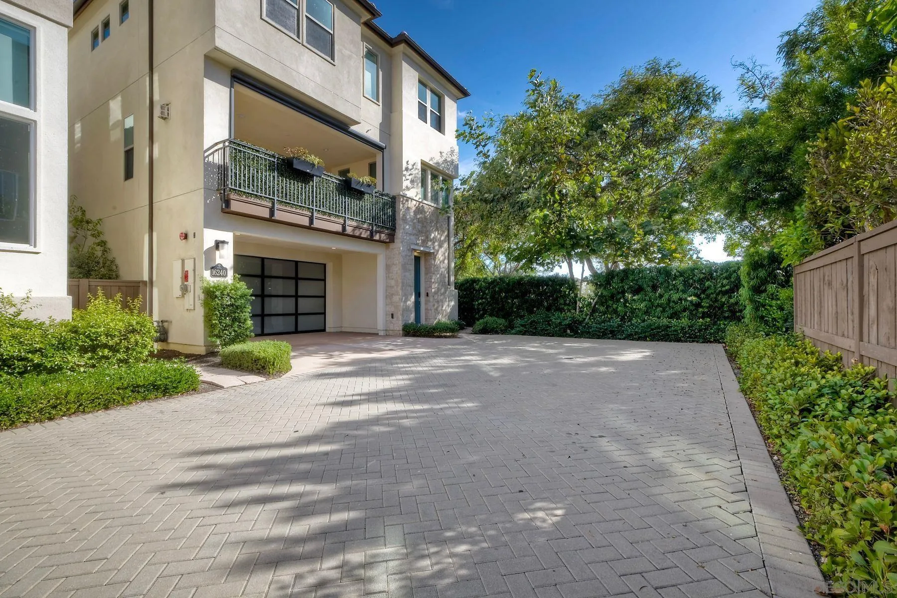 16240 Camden Cir