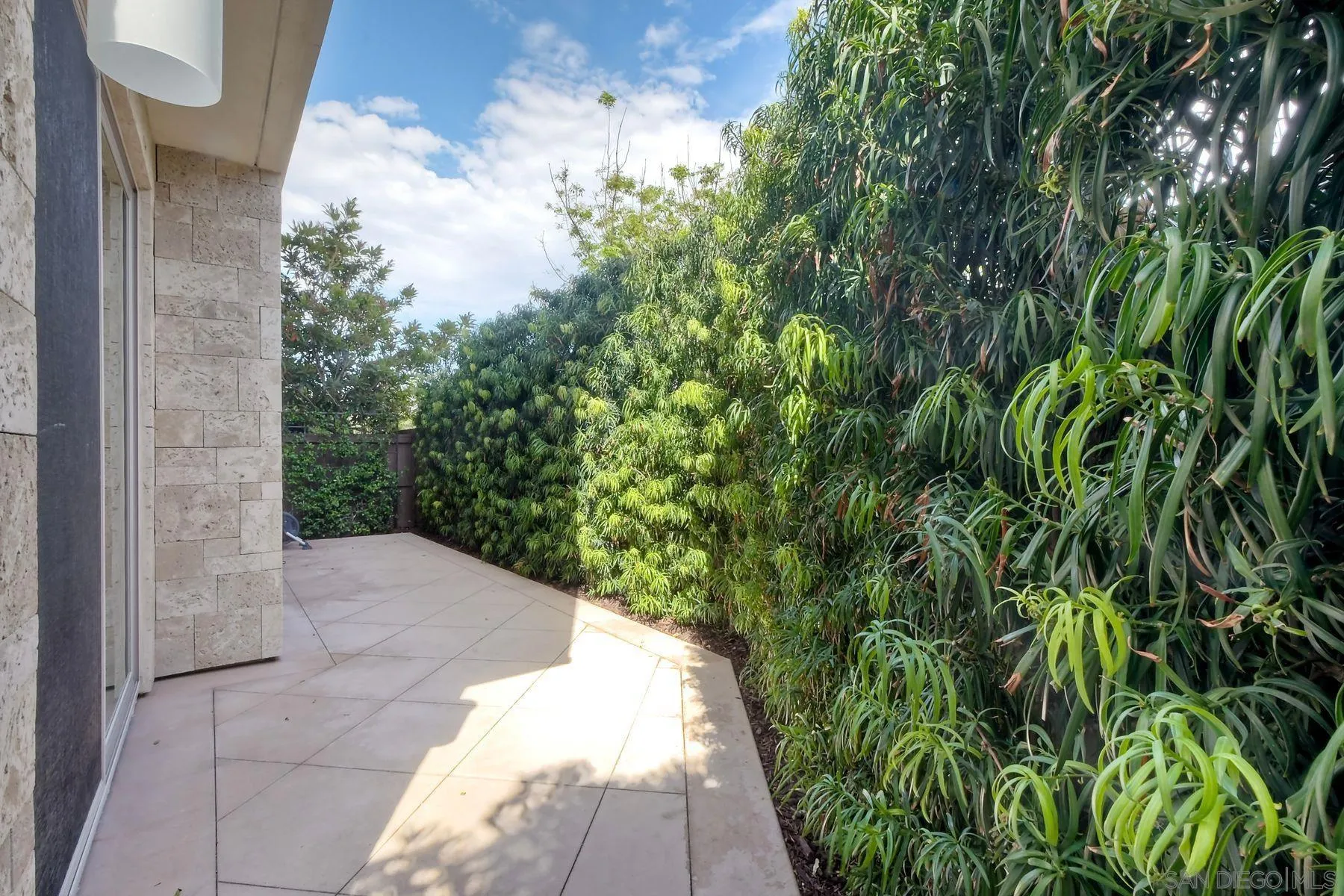 16240 Camden Cir