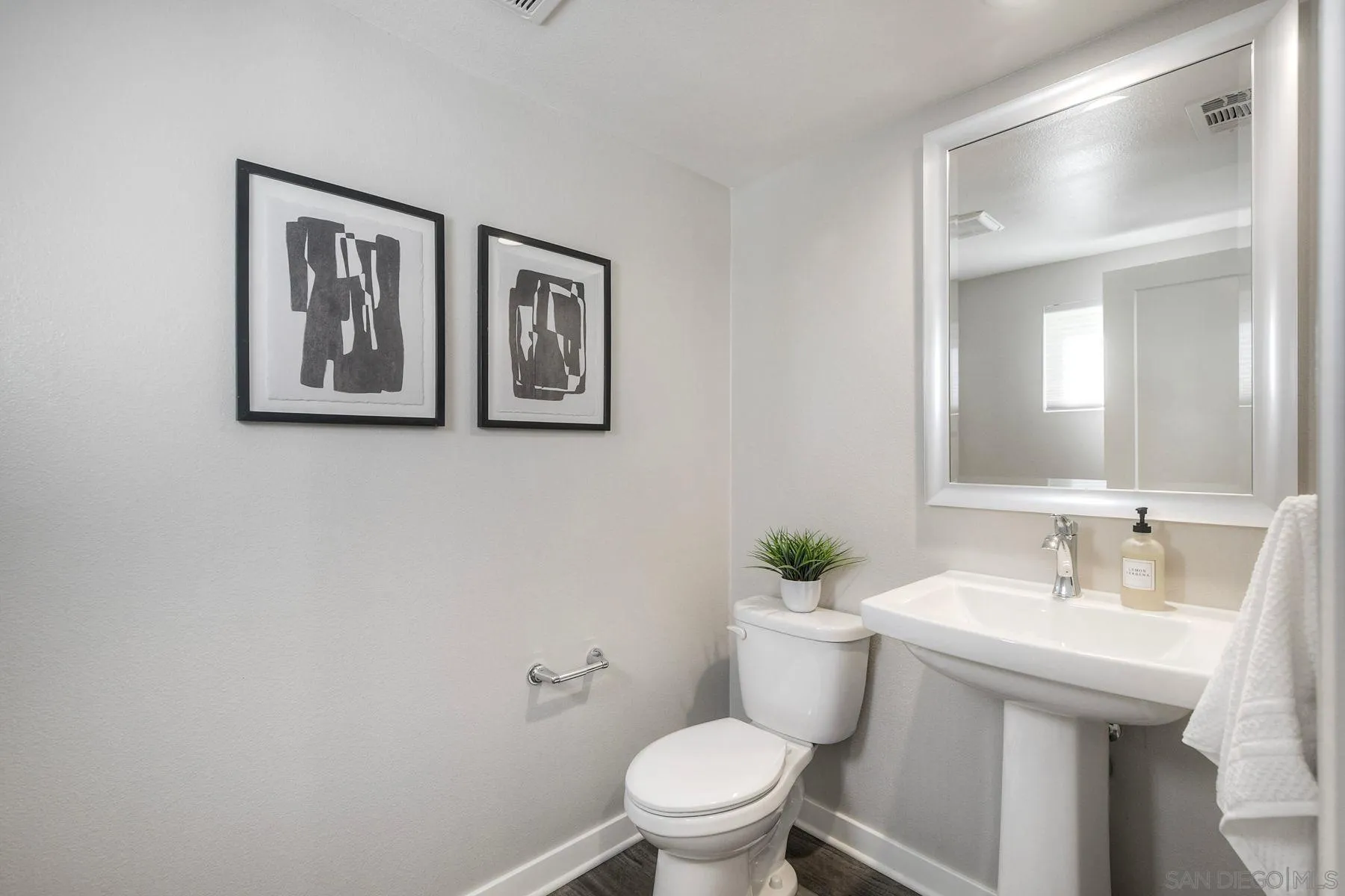 16240 Camden Cir