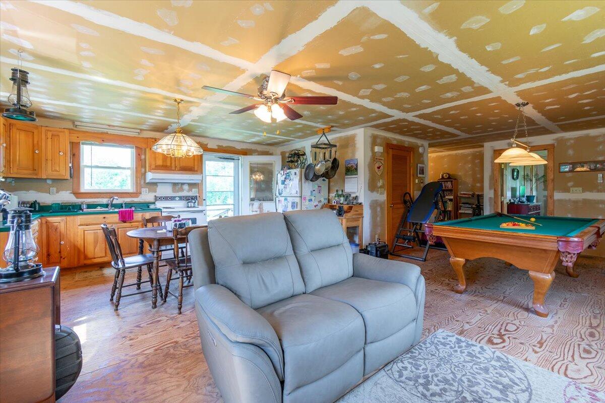660 Old County Road