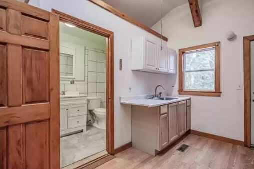 41 Forest Street W