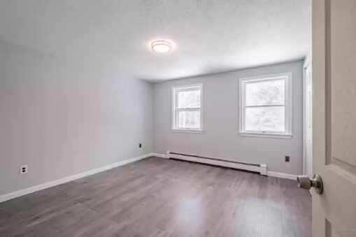 41 Forest Street W