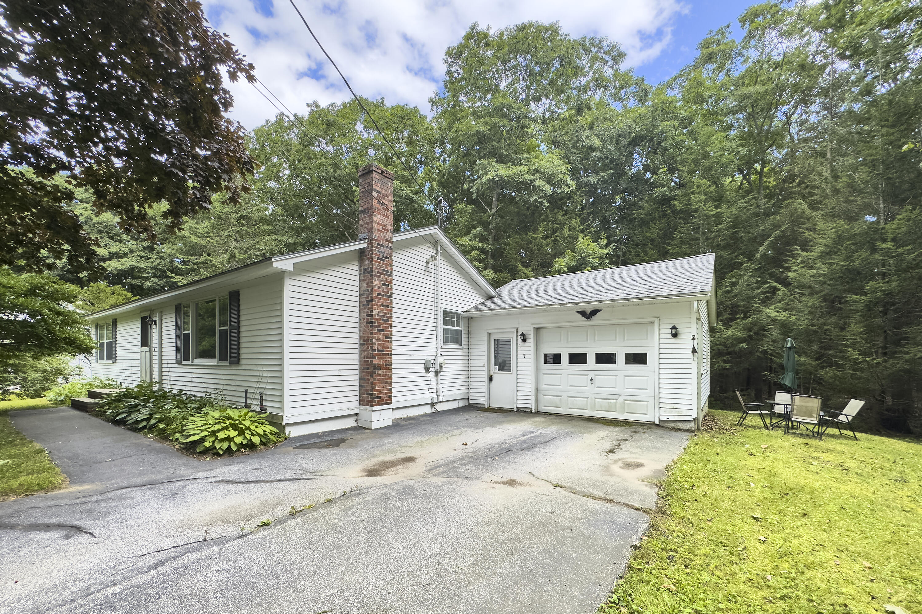 9 Woodcrest Avenue