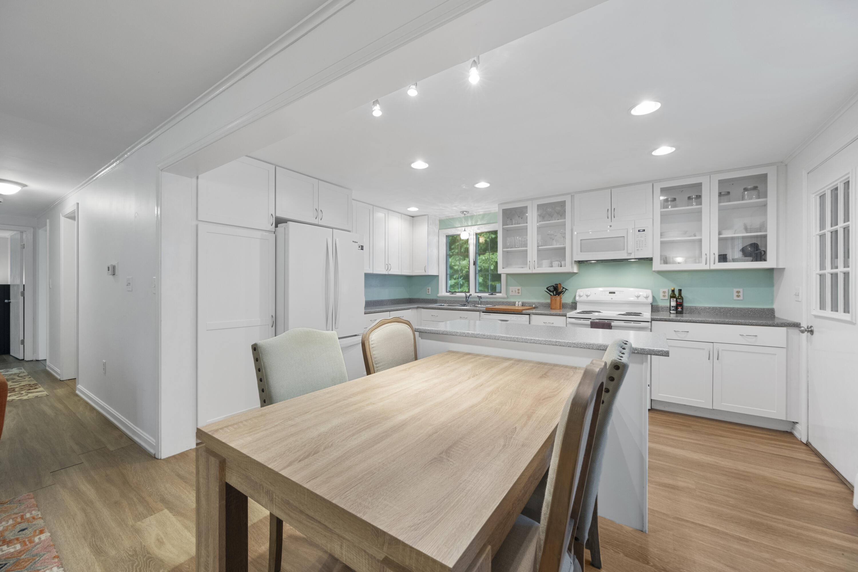 9 Woodcrest Avenue