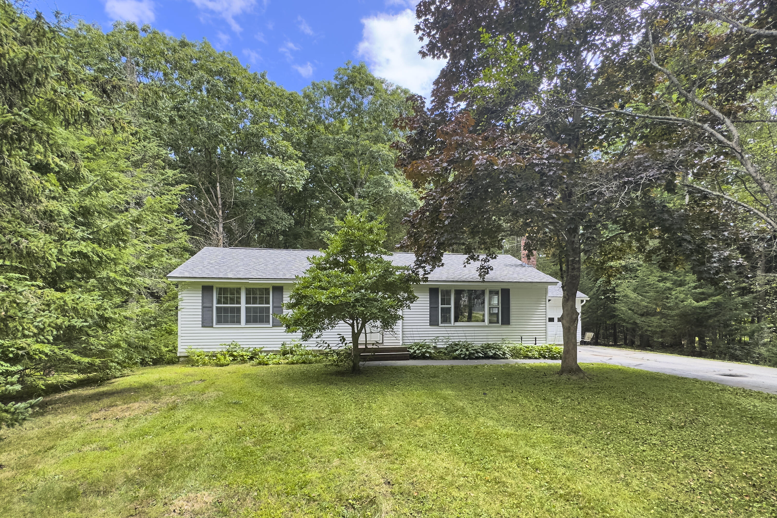 9 Woodcrest Avenue