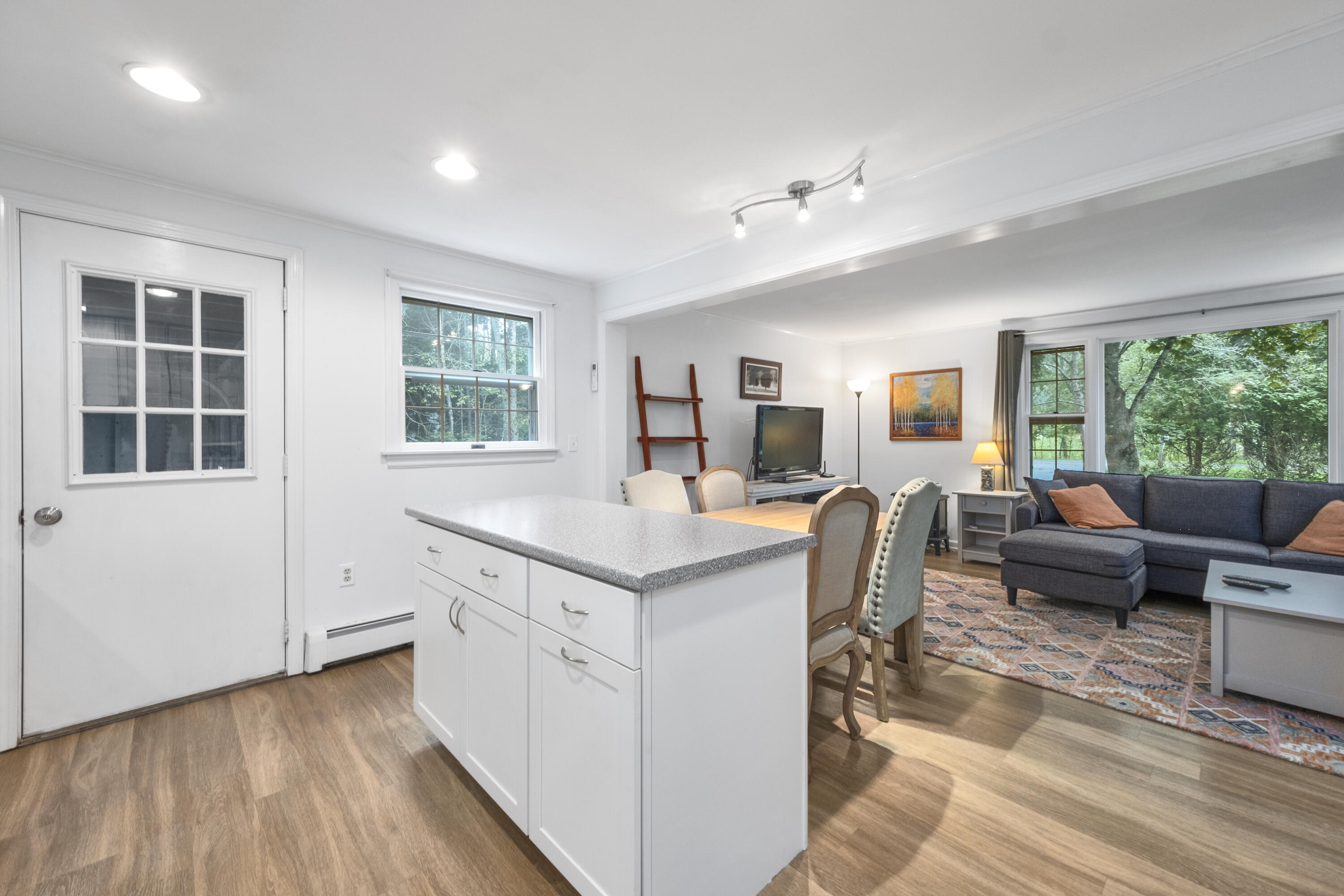 9 Woodcrest Avenue