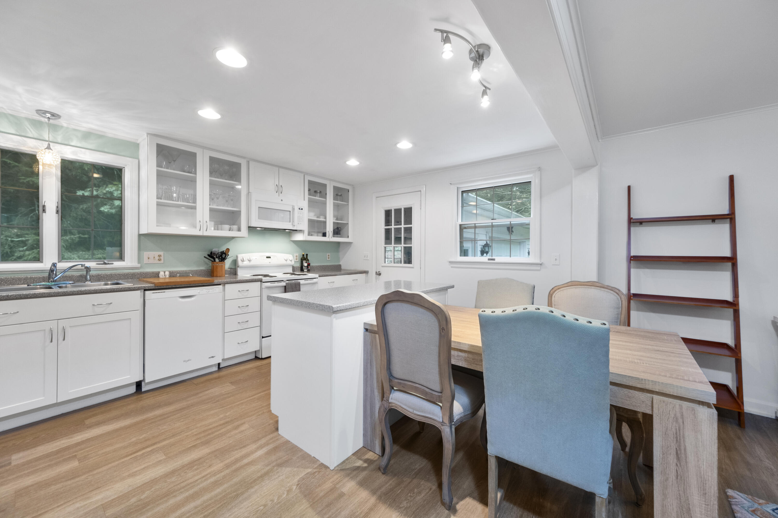 9 Woodcrest Avenue