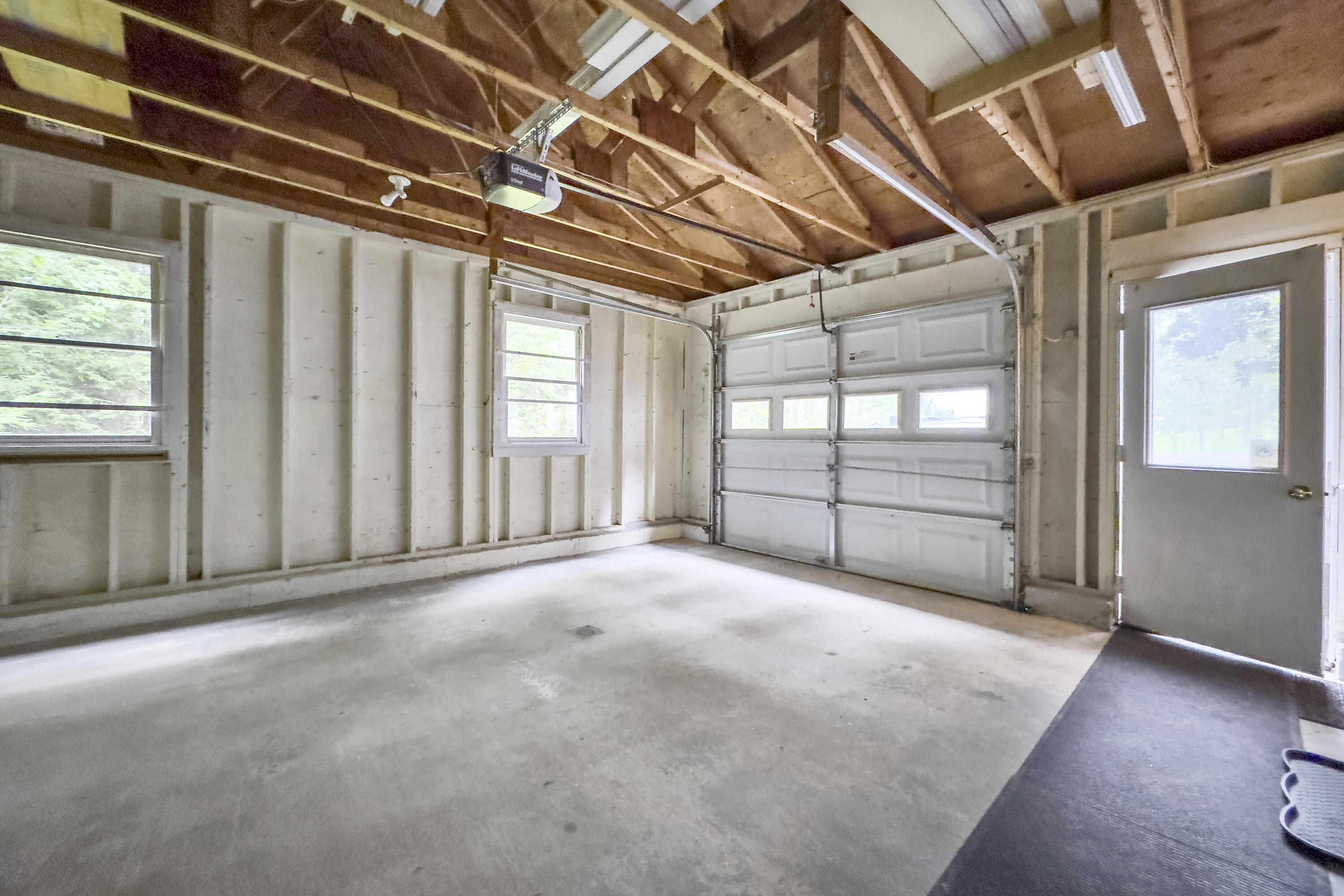 9 Woodcrest Avenue