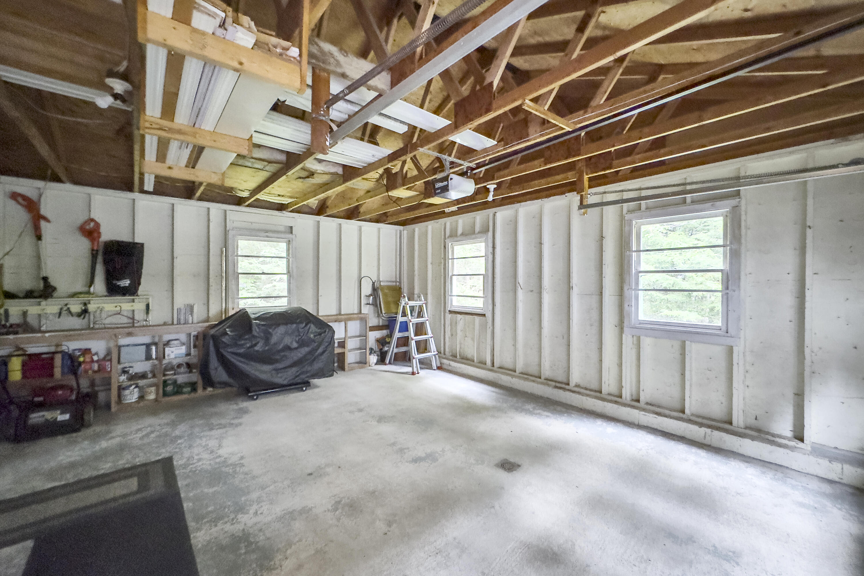 9 Woodcrest Avenue