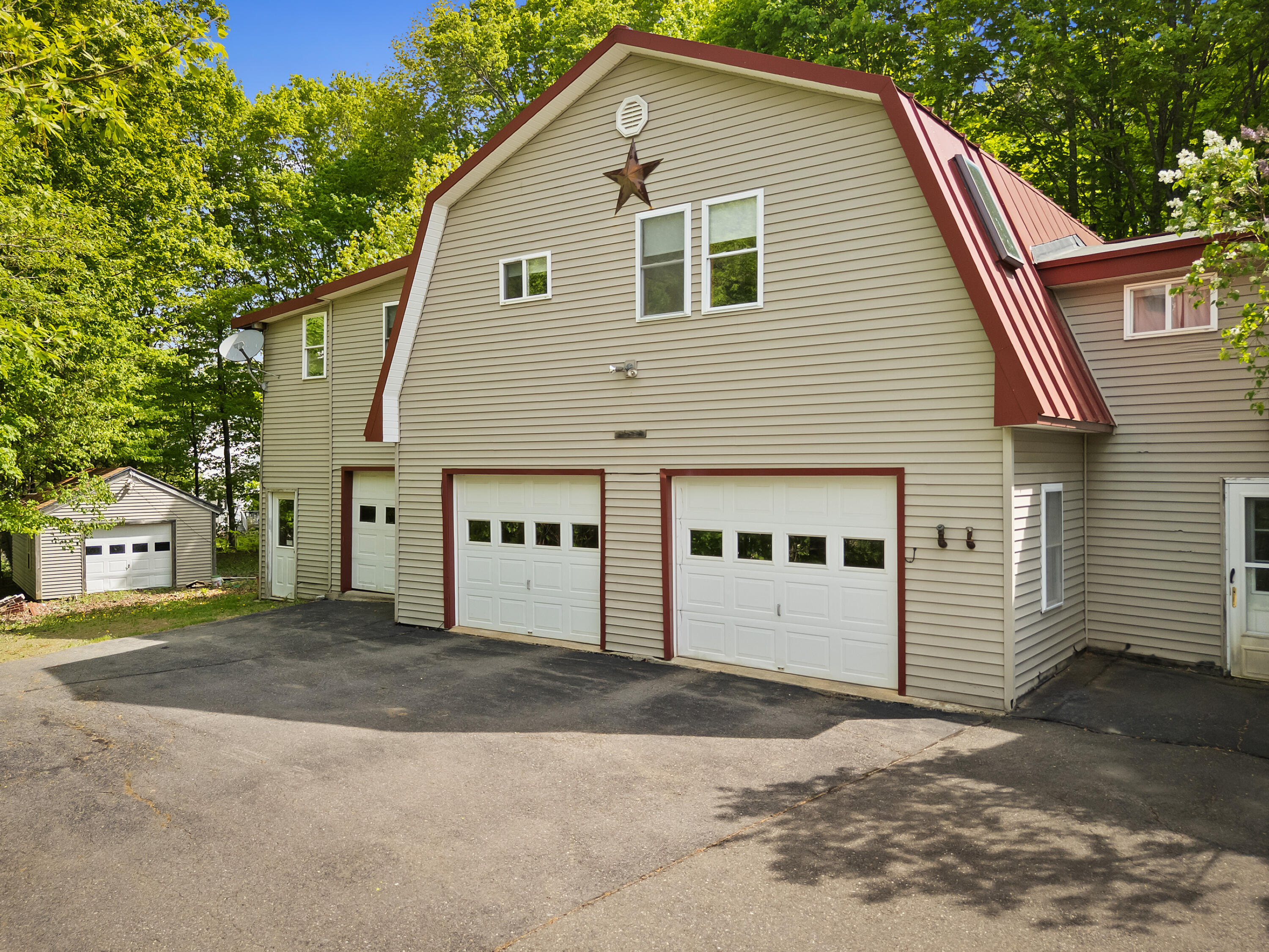 28 Main Street Hill