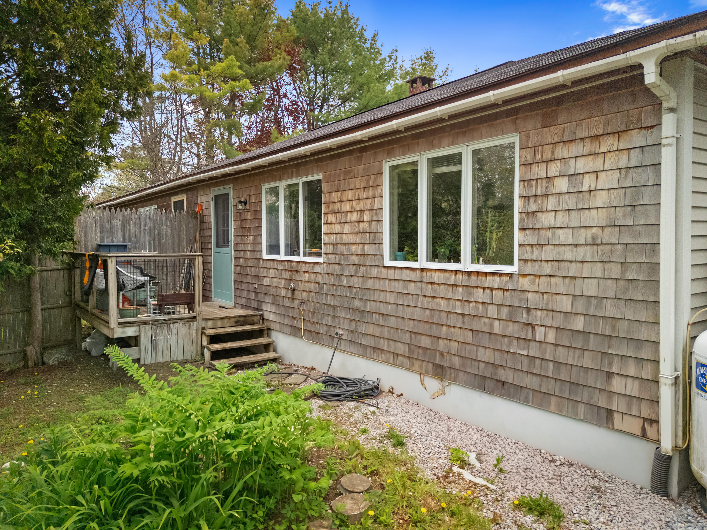 1096 Middle Road
