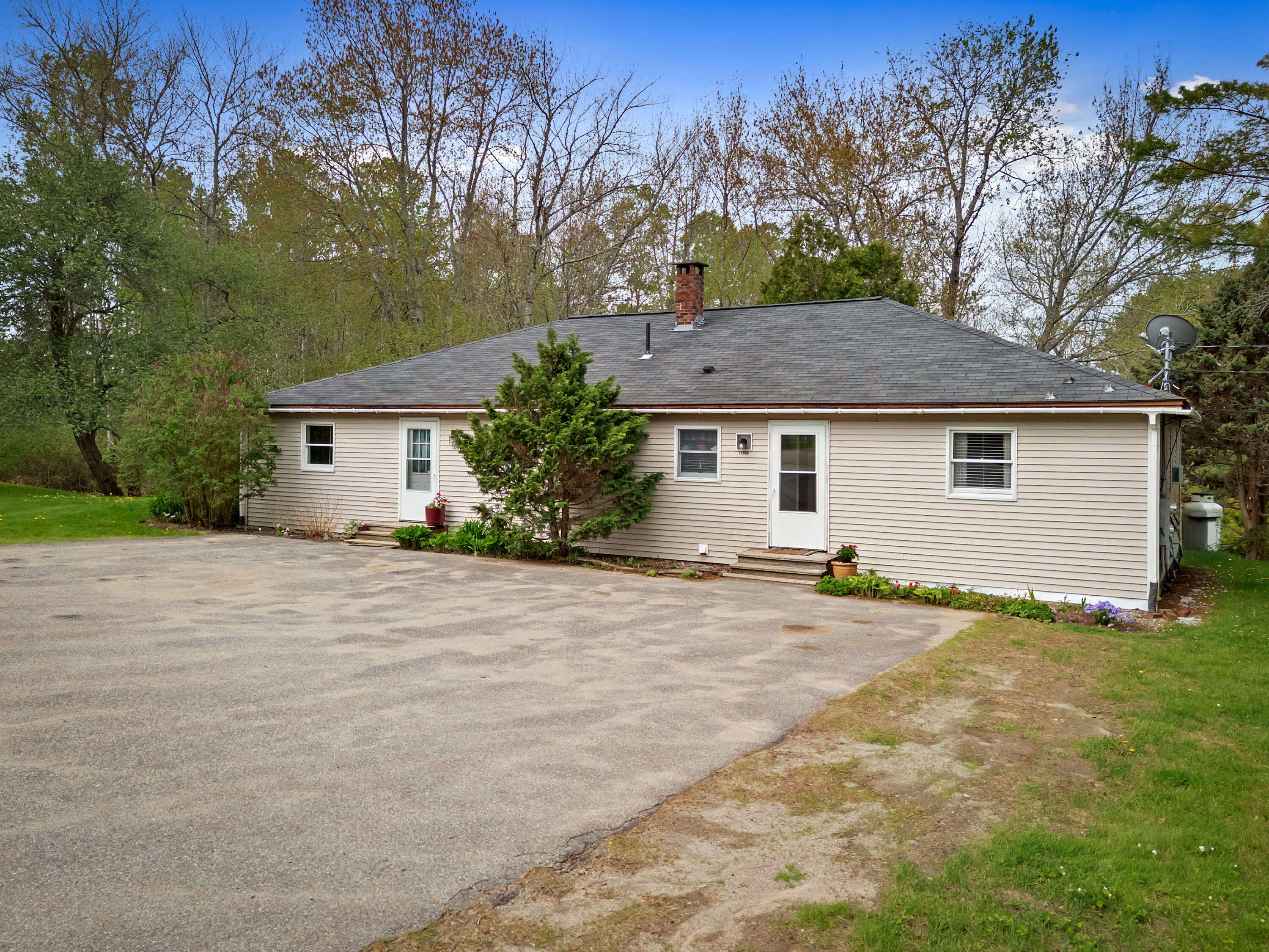 1096 Middle Road