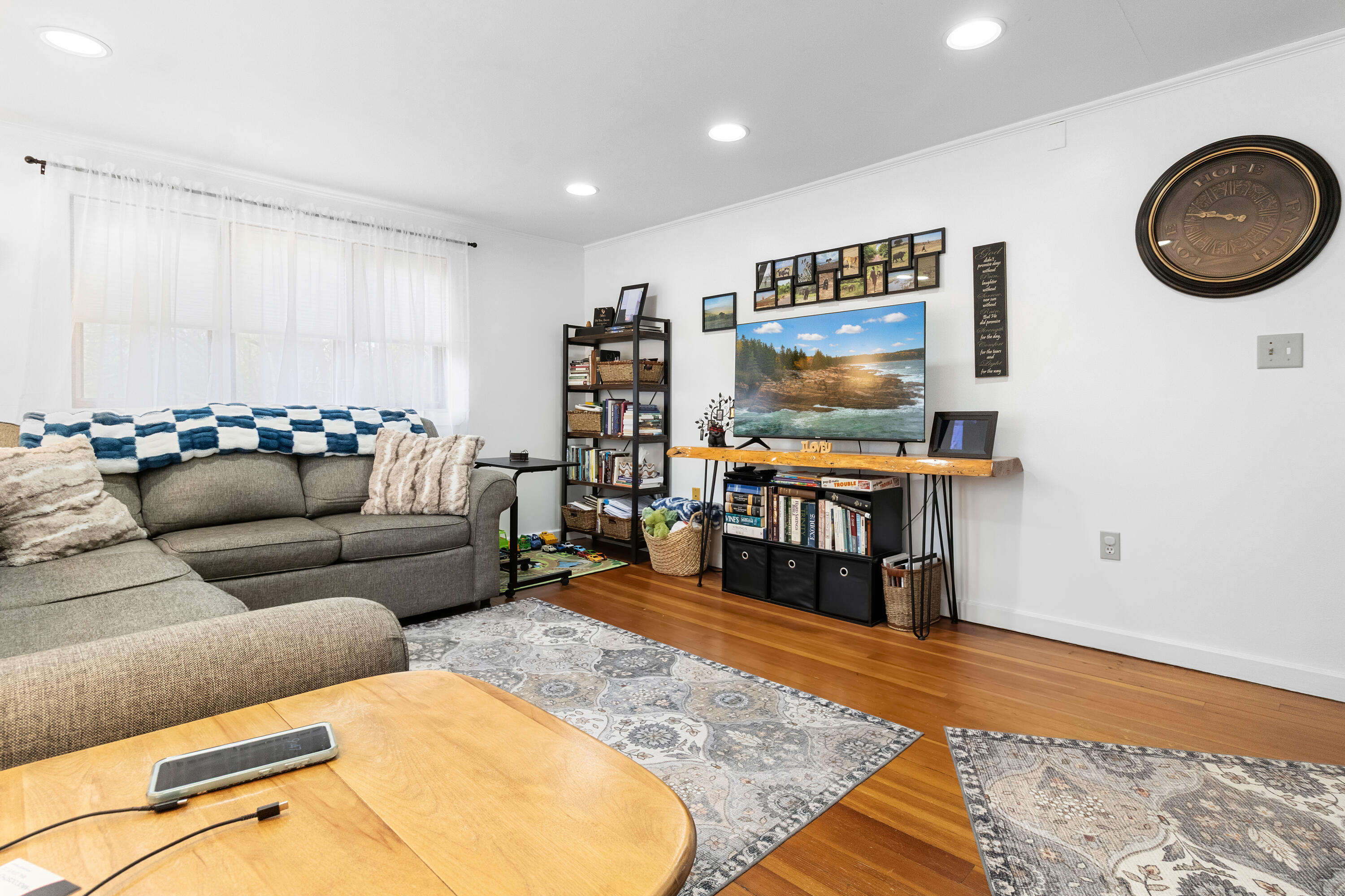 1096 Middle Road