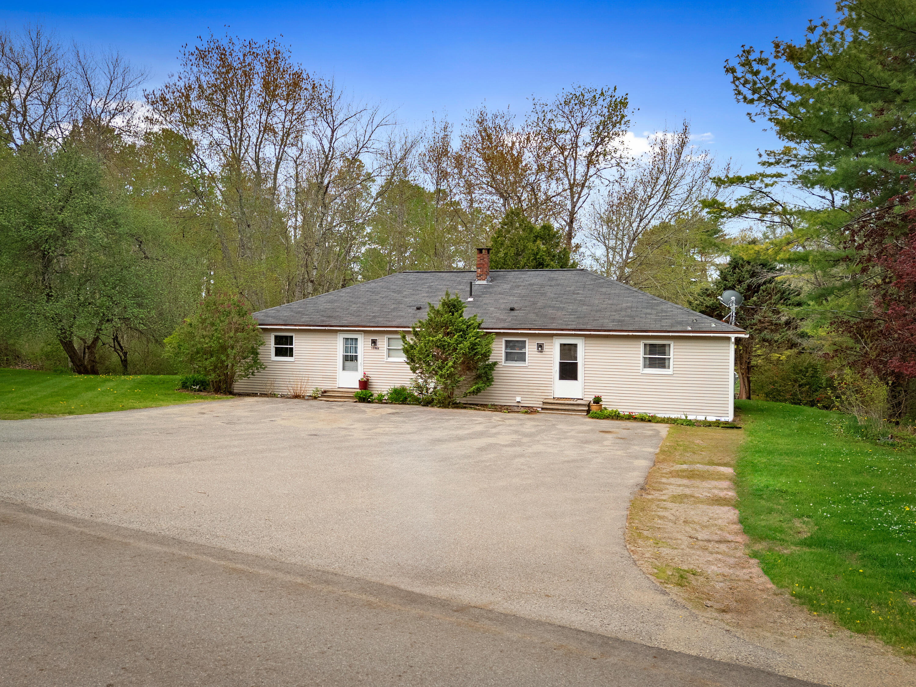 1096 Middle Road