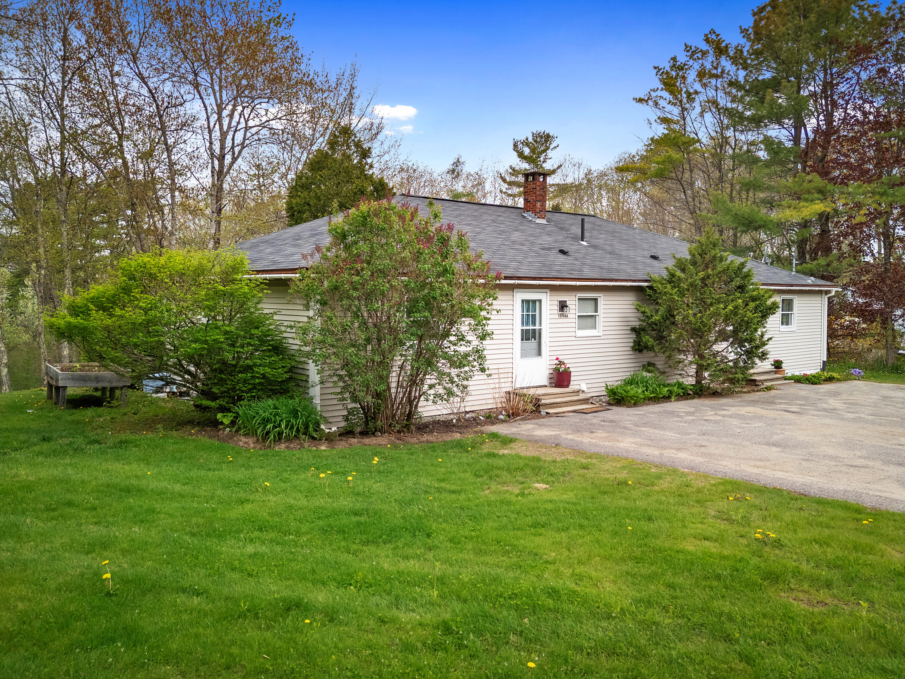 1096 Middle Road