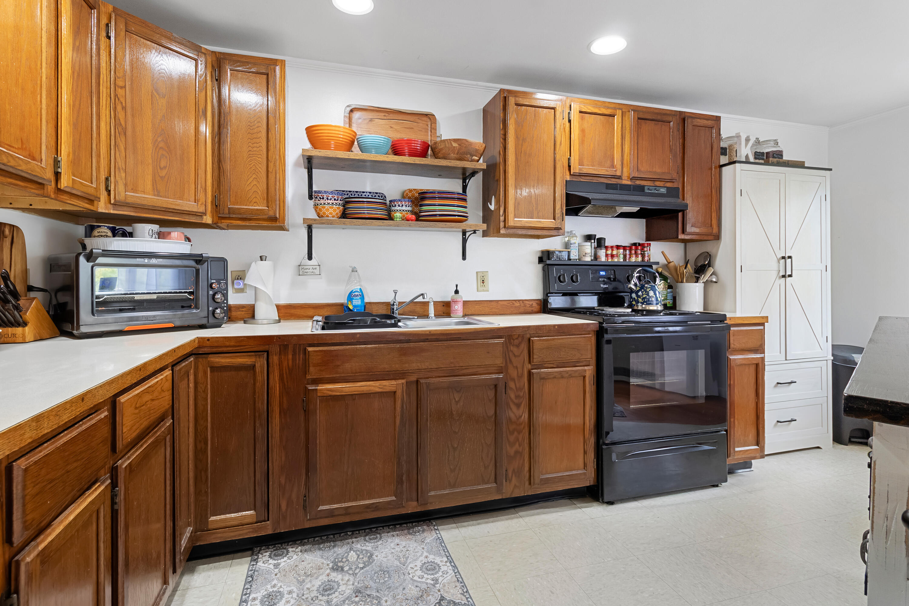 1096 Middle Road