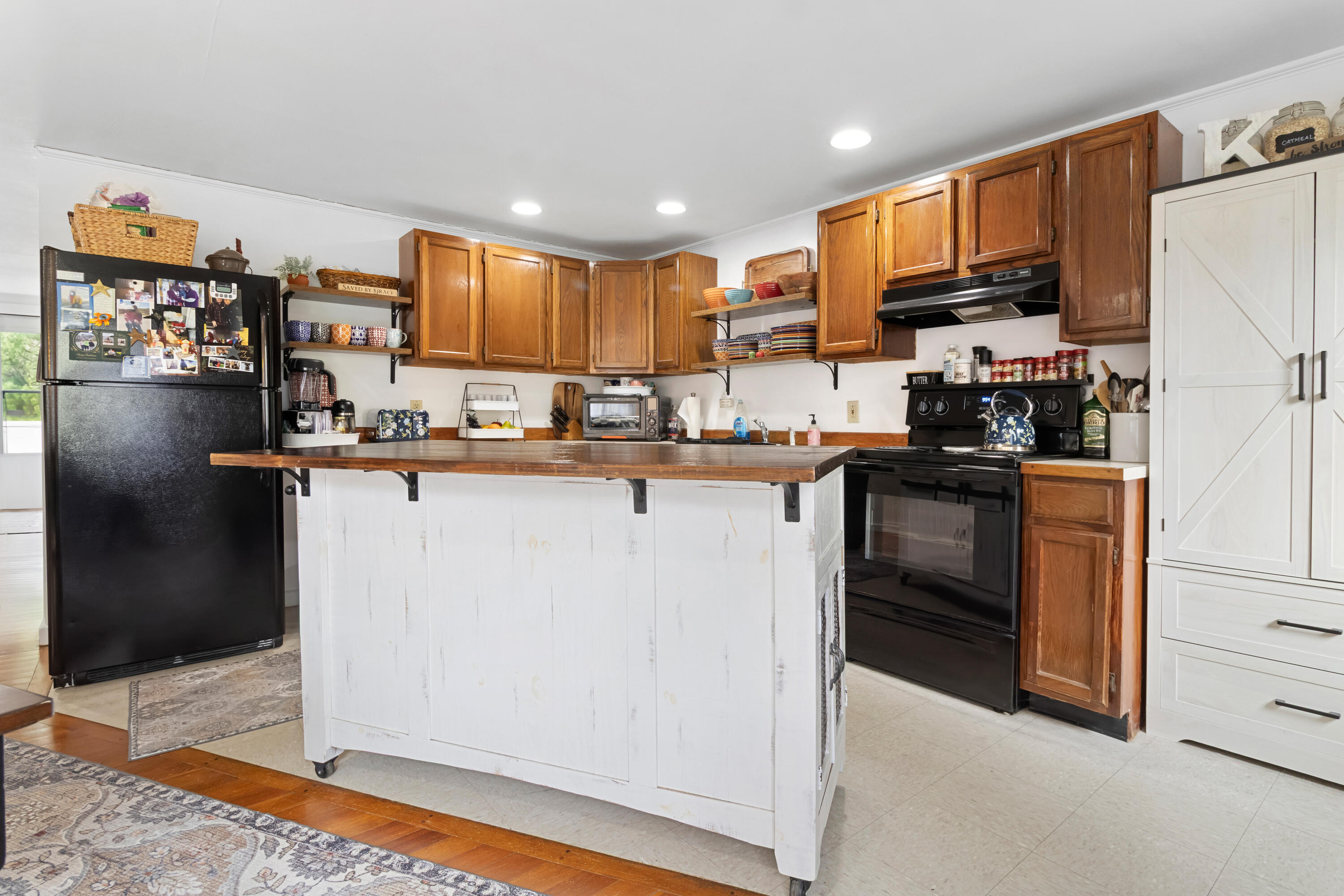 1096 Middle Road