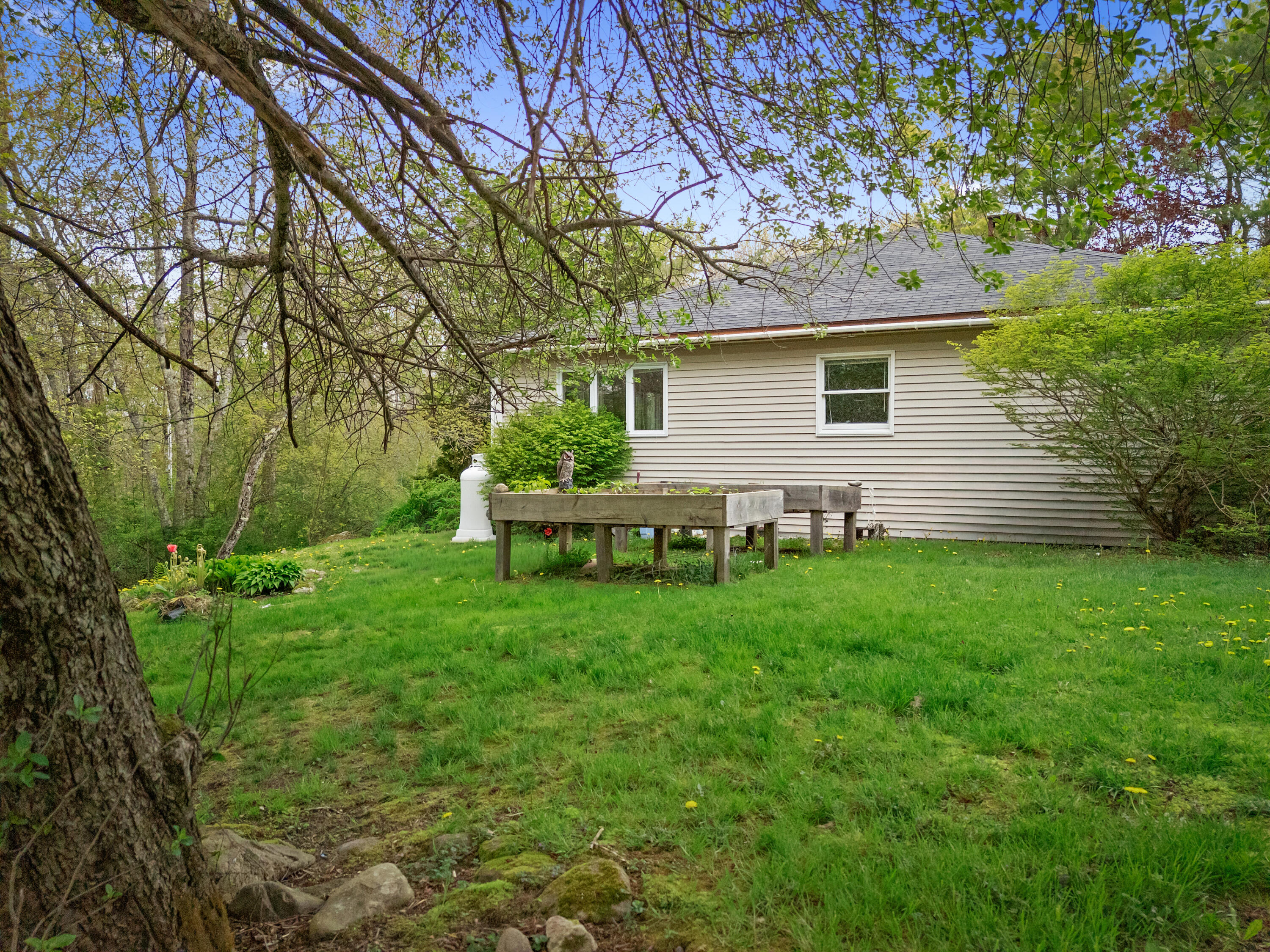 1096 Middle Road