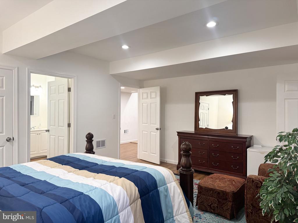 21 MEADOW LANE
