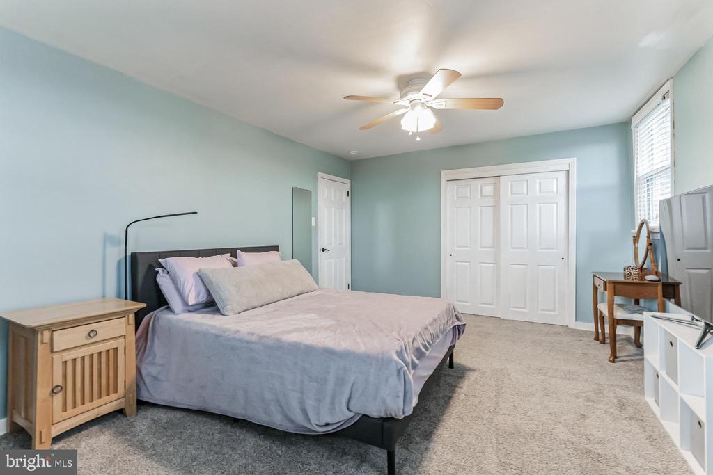 828 CEDAR LANE