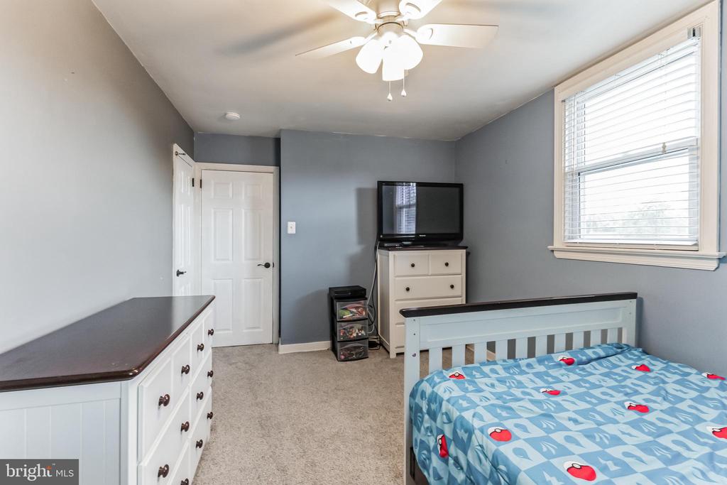 828 CEDAR LANE