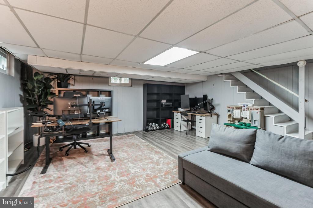 828 CEDAR LANE