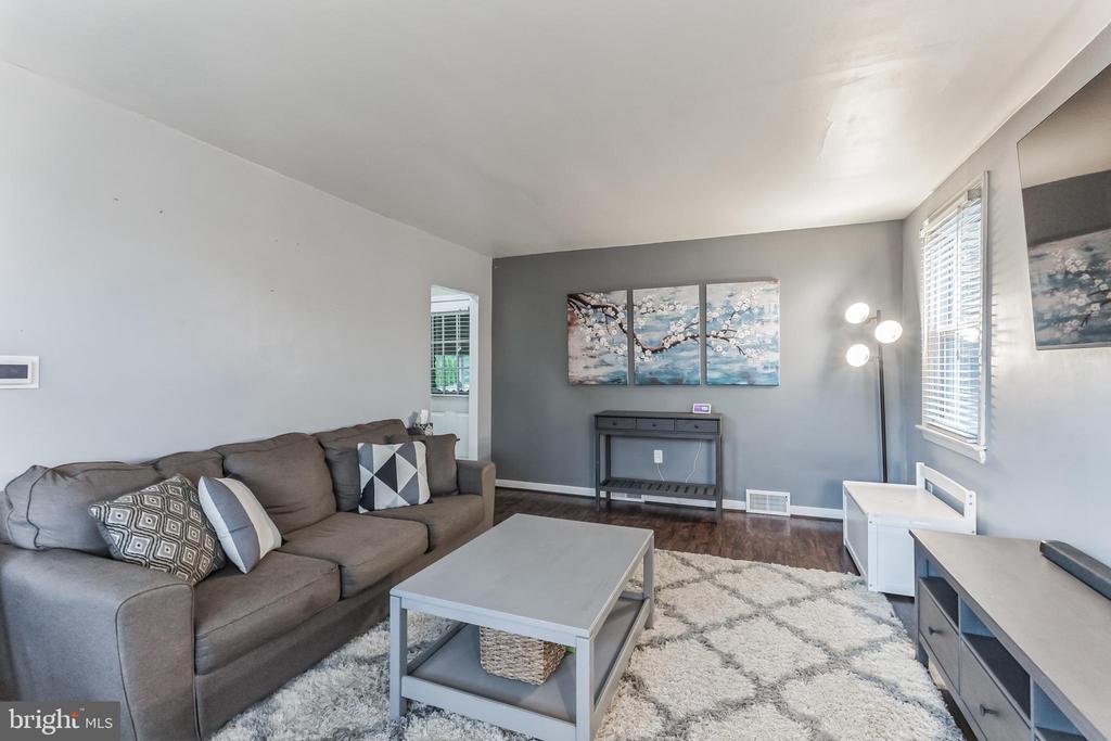 828 CEDAR LANE