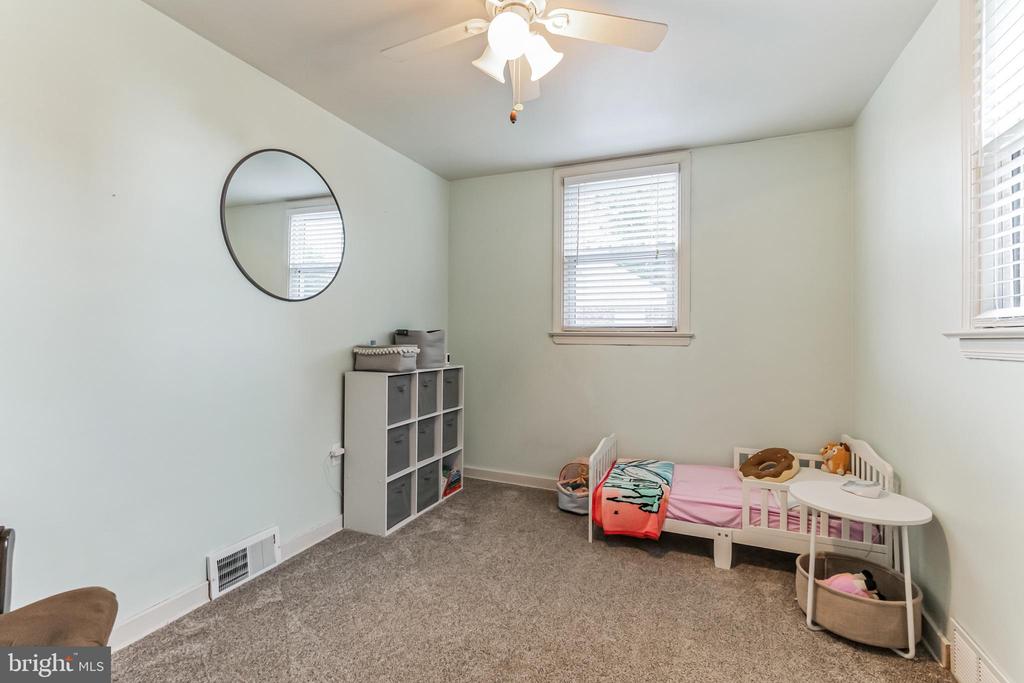 828 CEDAR LANE