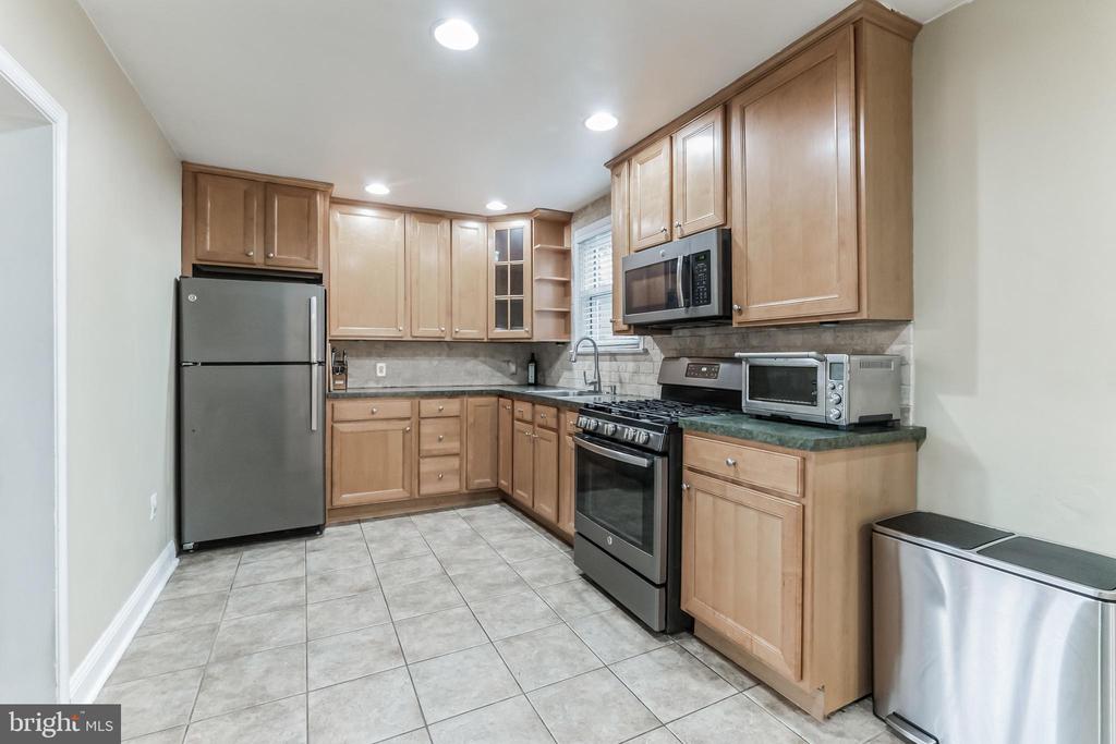 828 CEDAR LANE