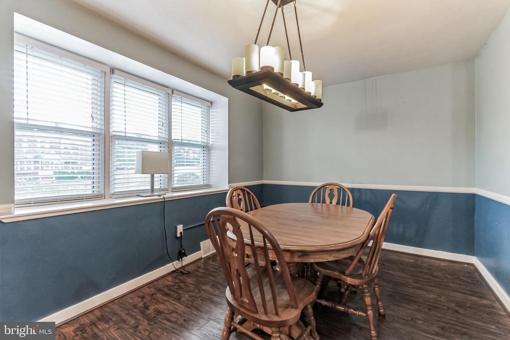 828 CEDAR LANE