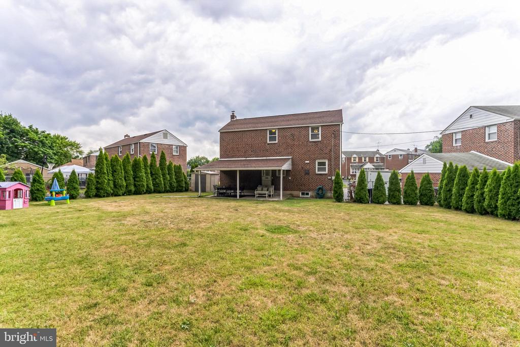 828 CEDAR LANE