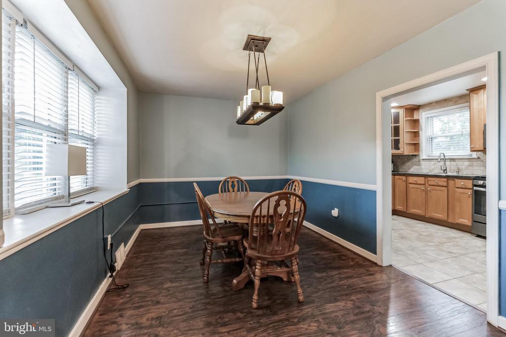 828 CEDAR LANE