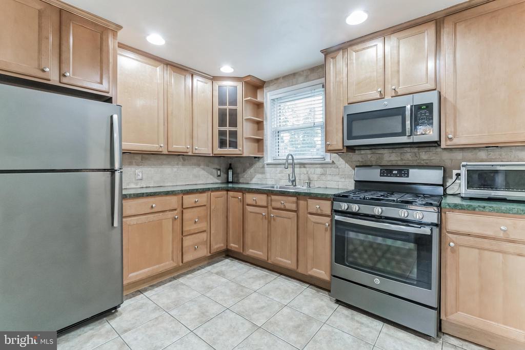 828 CEDAR LANE