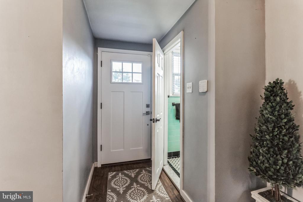 828 CEDAR LANE