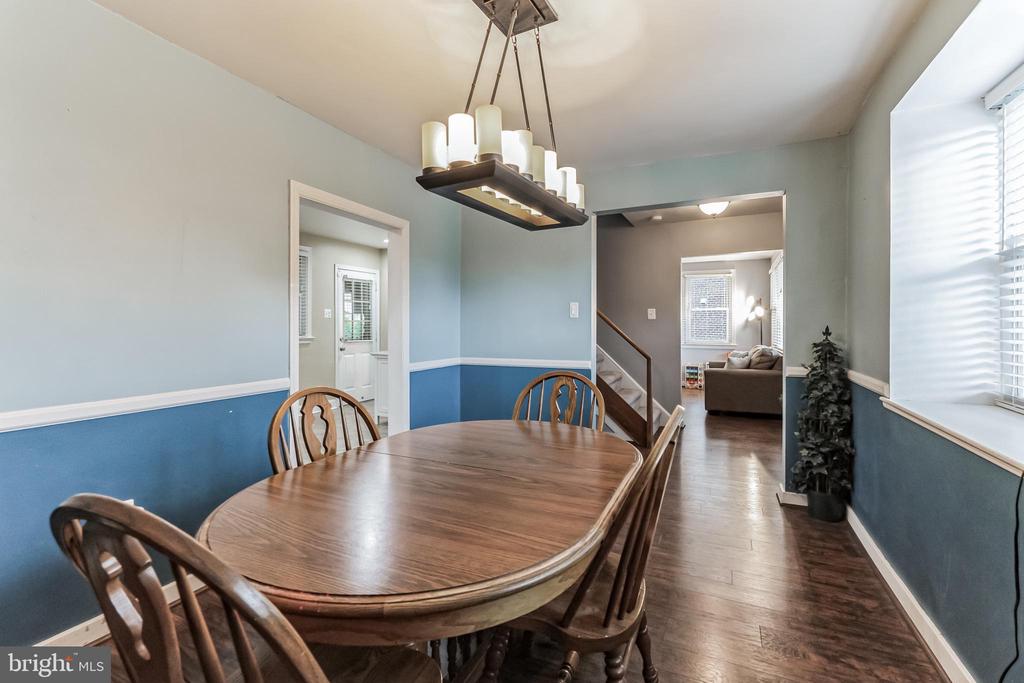 828 CEDAR LANE