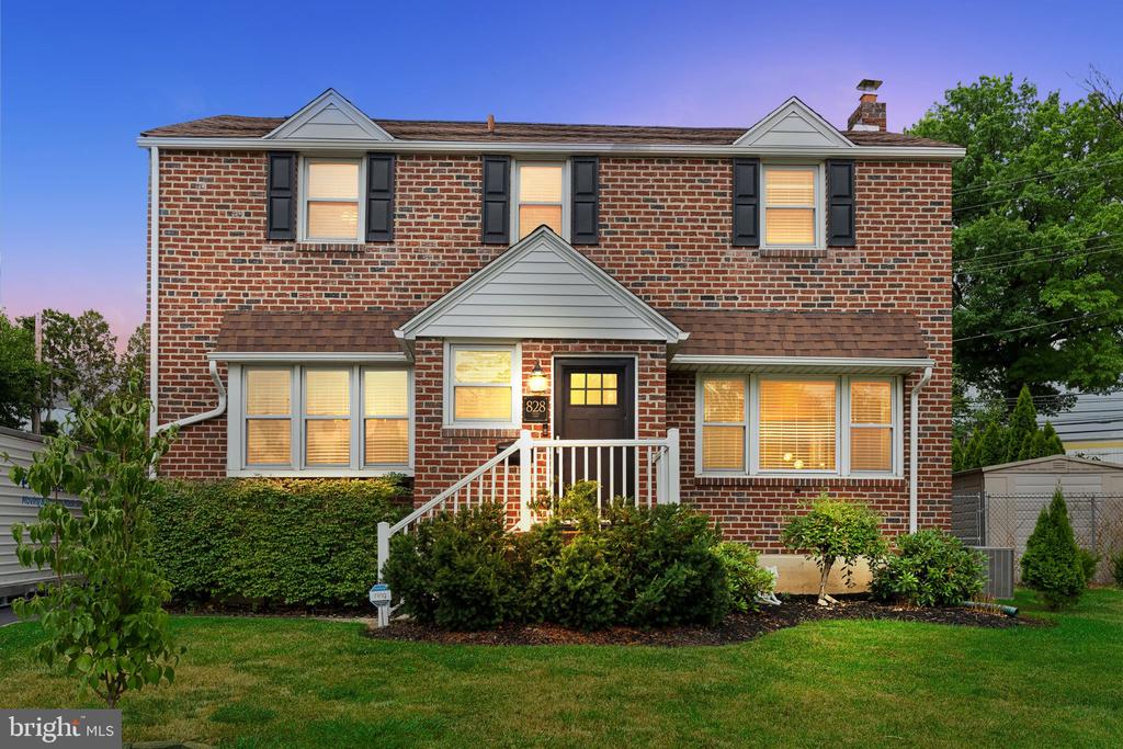 828 CEDAR LANE
