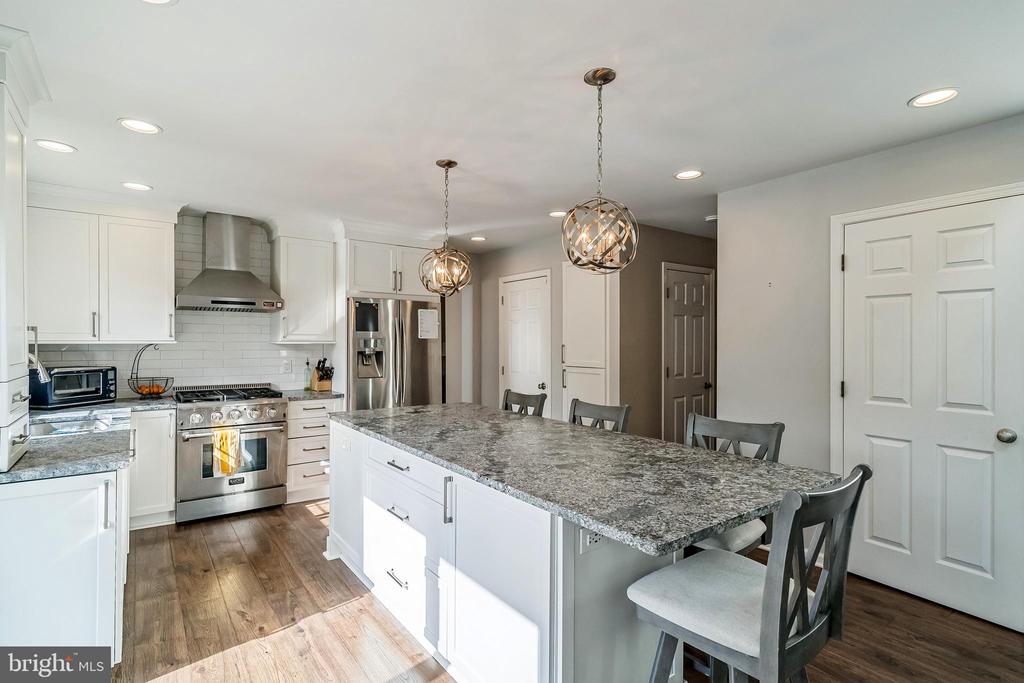 1004 BAYBERRY LANE