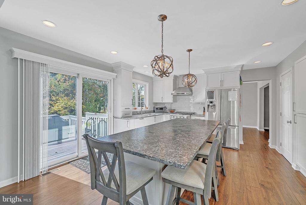 1004 BAYBERRY LANE