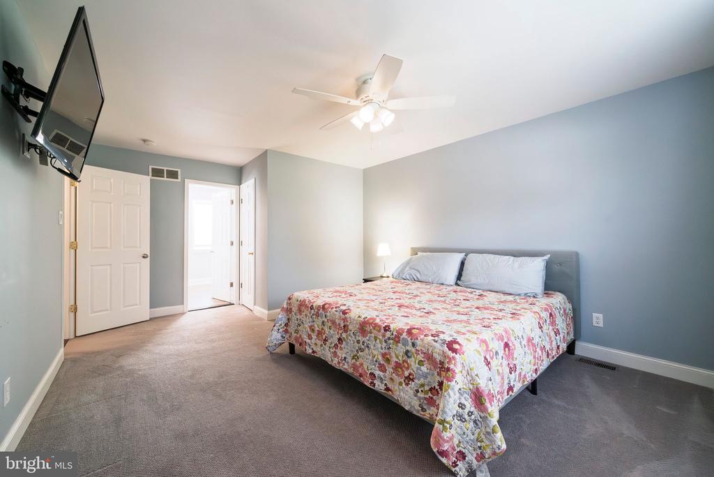 1004 BAYBERRY LANE