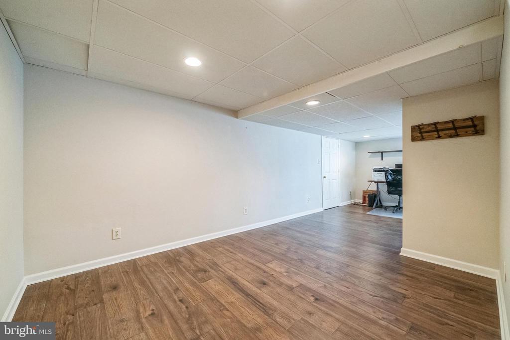 1004 BAYBERRY LANE