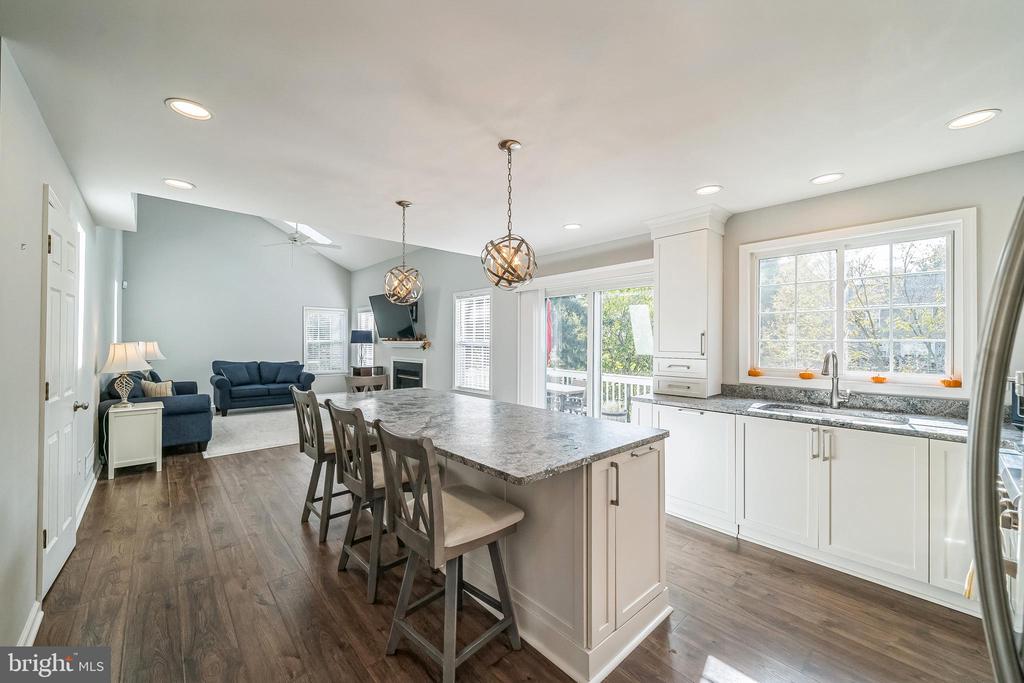 1004 BAYBERRY LANE