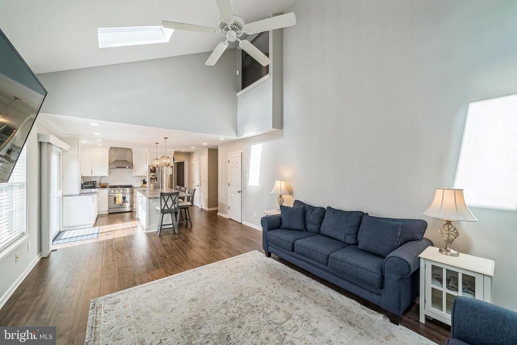 1004 BAYBERRY LANE
