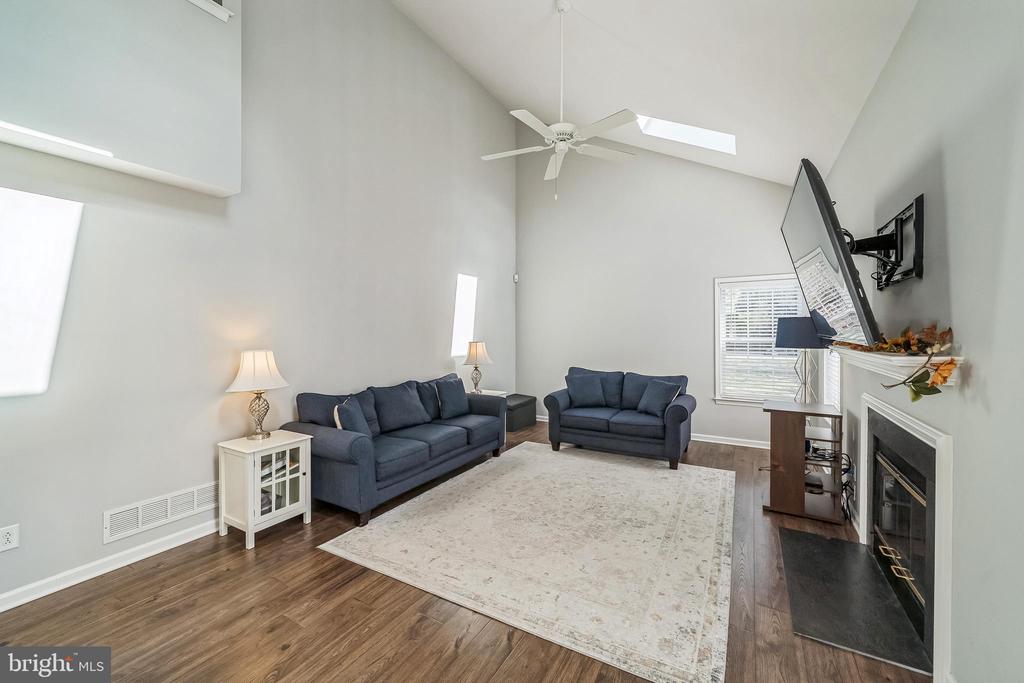 1004 BAYBERRY LANE