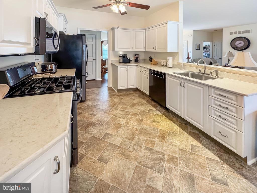 25 PEBBLE BEACH LANE