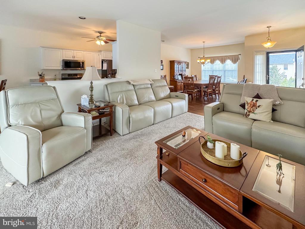 25 PEBBLE BEACH LANE