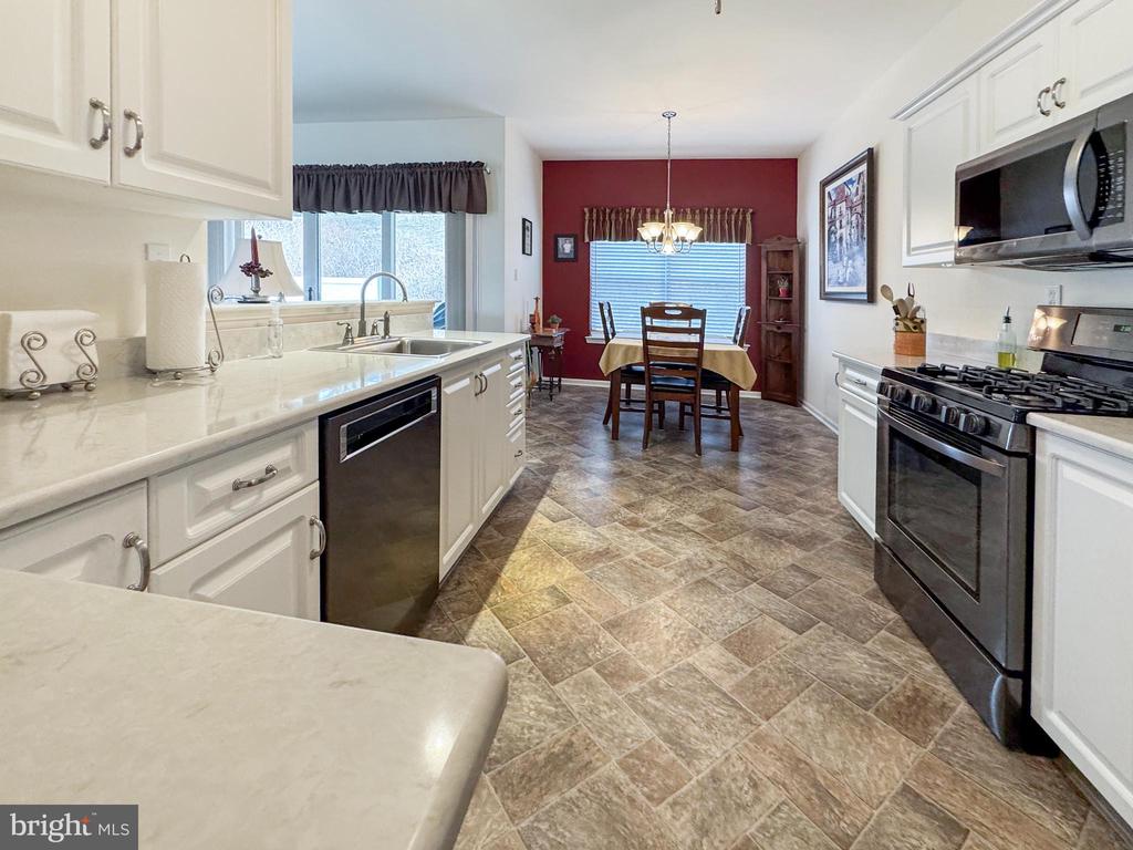 25 PEBBLE BEACH LANE